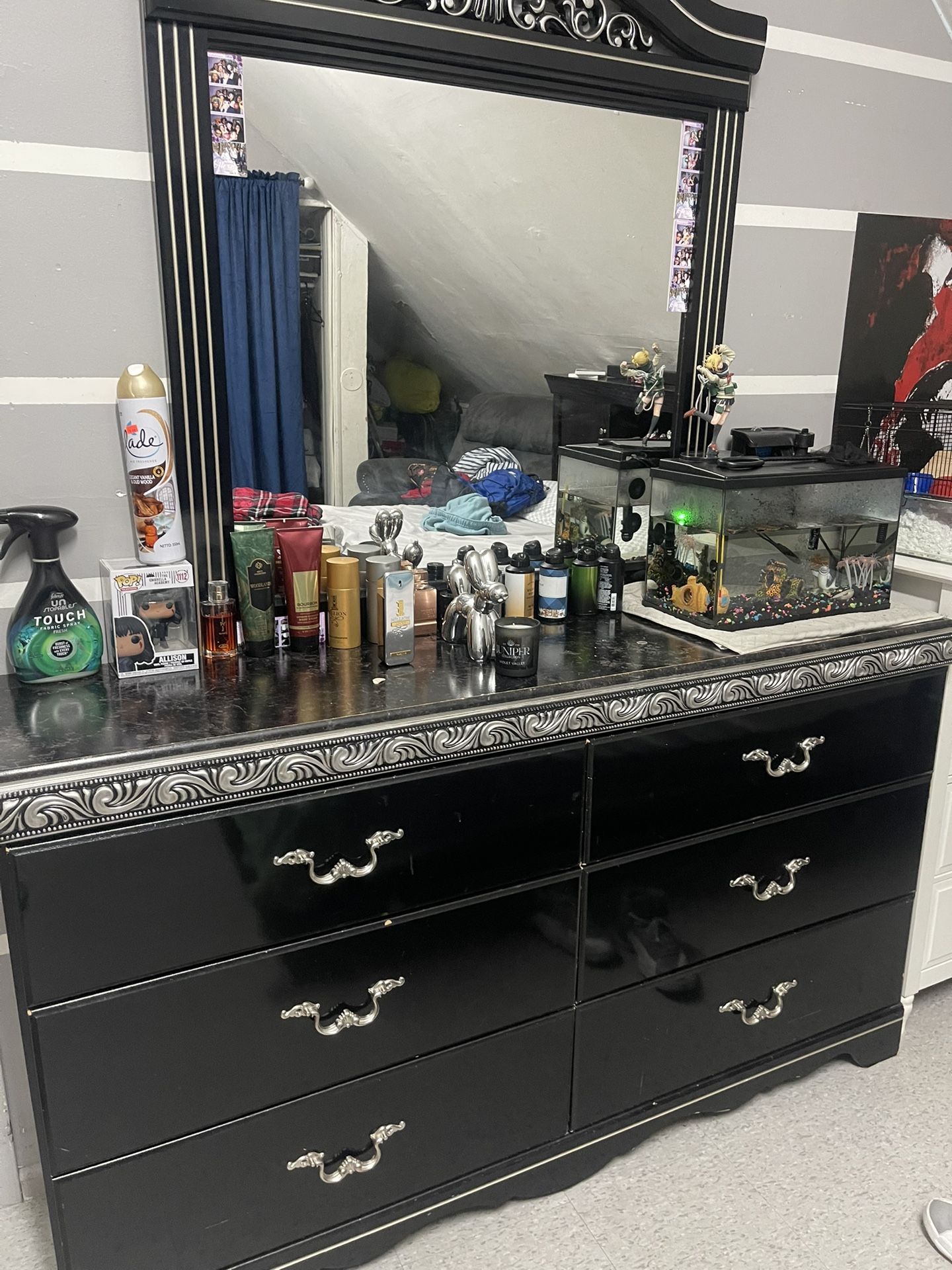 Dresser With Mirror