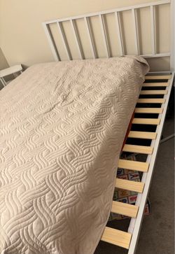 Queen size Metal bed frame