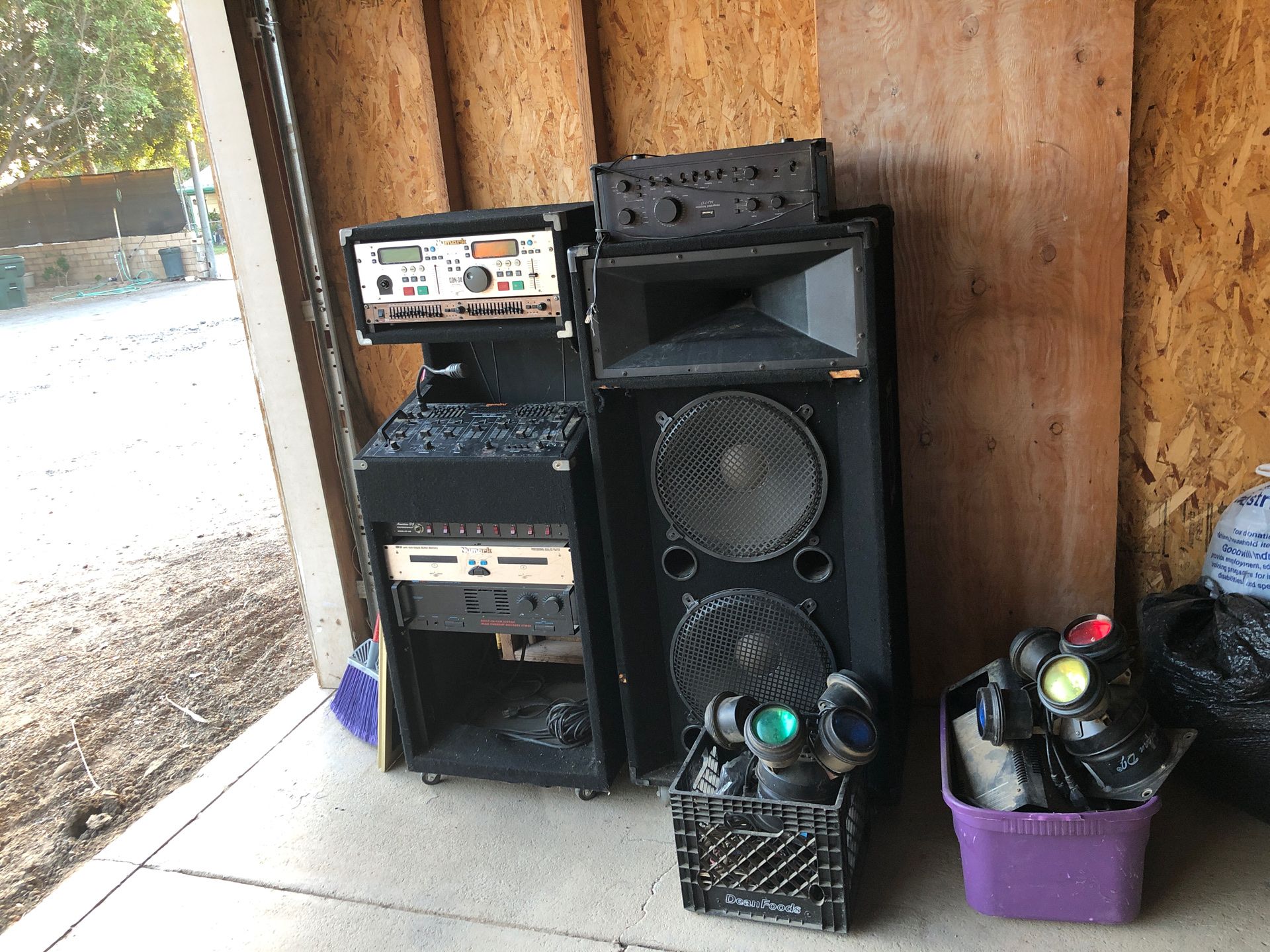DJ equipment !