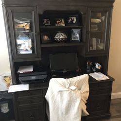 Gorgeous Executive Desk & Hutch