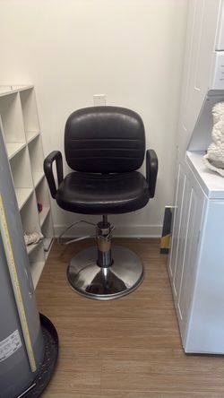 Hair styling chair