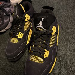 Jordan 4 Retro Thunder 2023