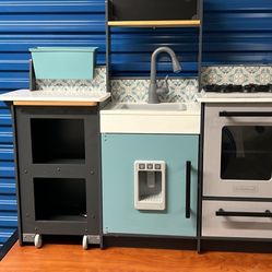 Wooden Toy Kitchen Set Very Good Condition