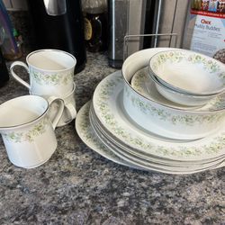 Flower Patter Plate Set 