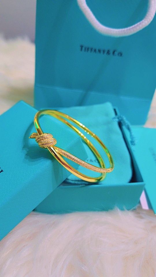 Tiffan Bangles