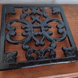 Cast Iron Country Cottage Trivet 