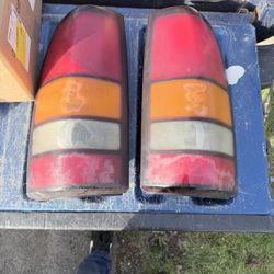 04 GMC Sierra Tail Lights