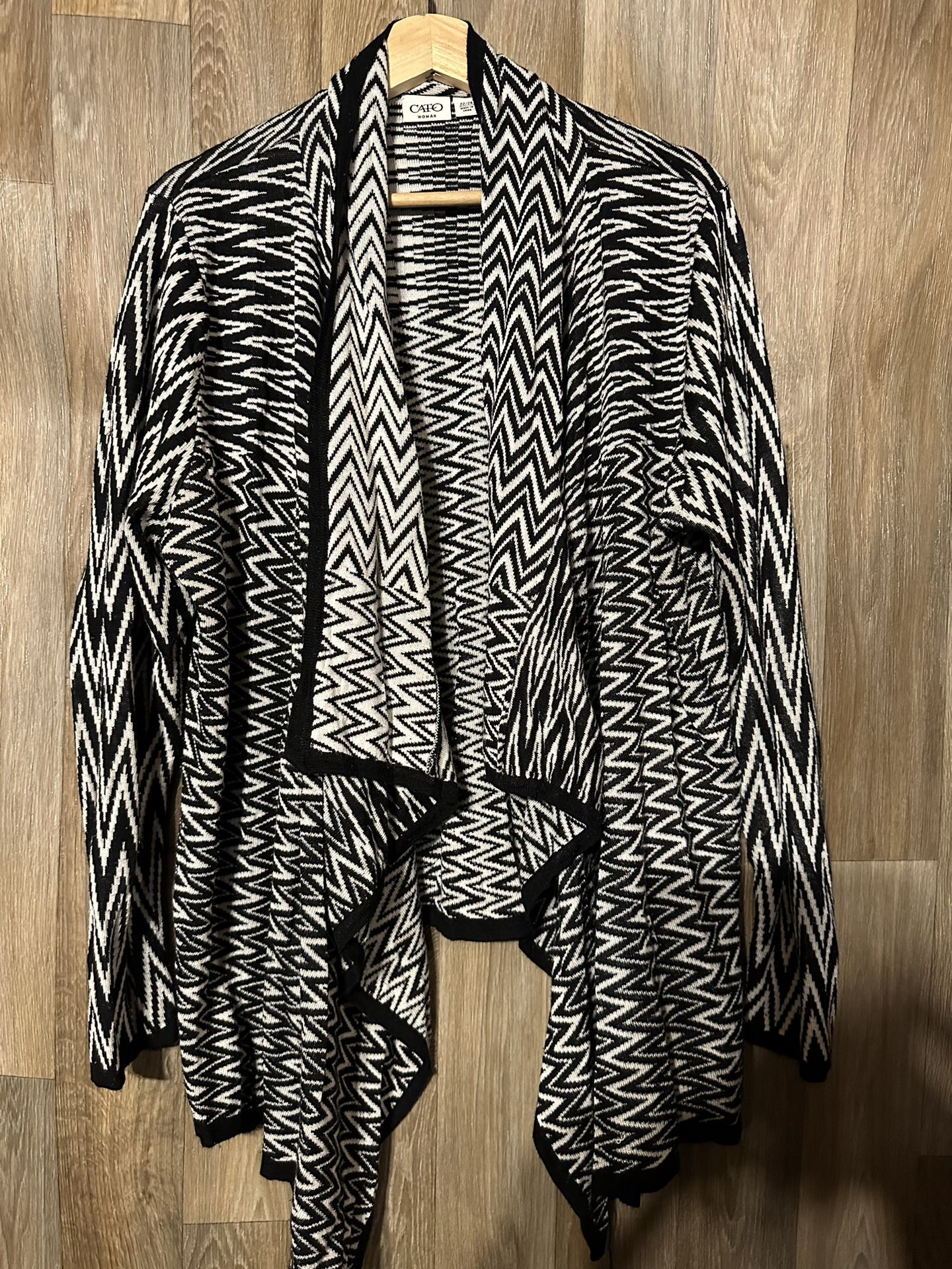 Cato women white and black cardigan size 22-24