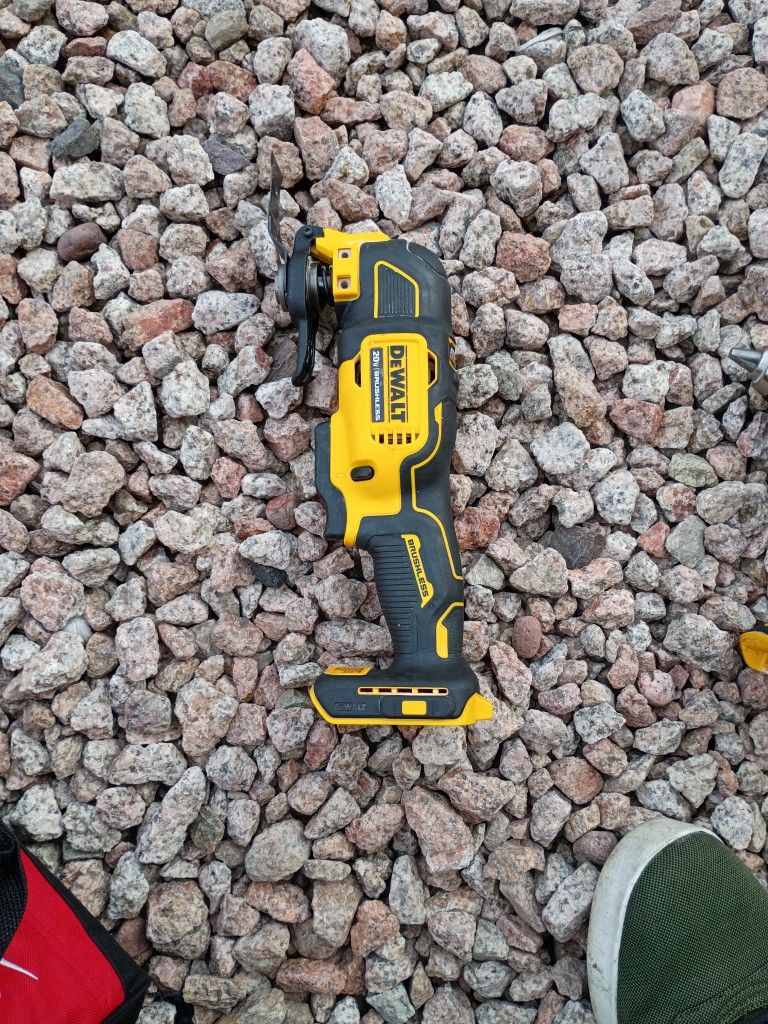 Dewalt Atomic Compact Series Cordless Oscillating Multi-tool