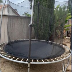 TRAMPOLINE with Safety Net - 8’
