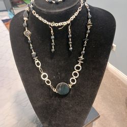 BRAND NEW JEWELRY SET .........😁😊😍