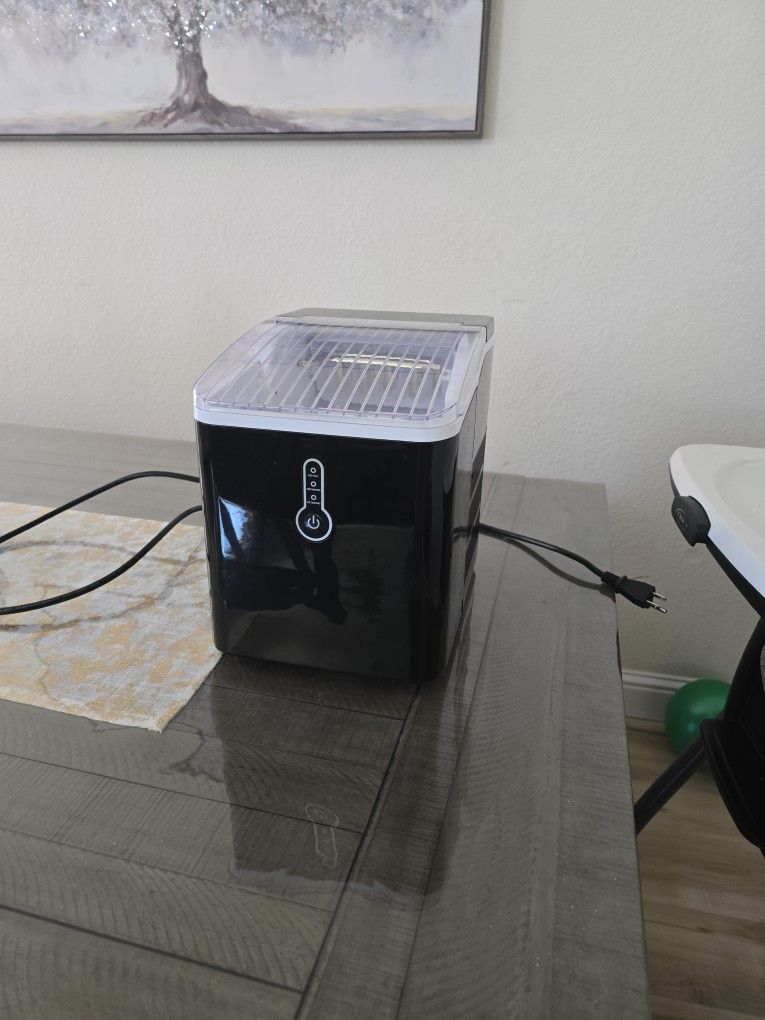 Ice Machine - Almost New Used 3 Times