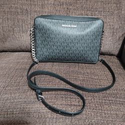 New Michael Kors $60 Obo 