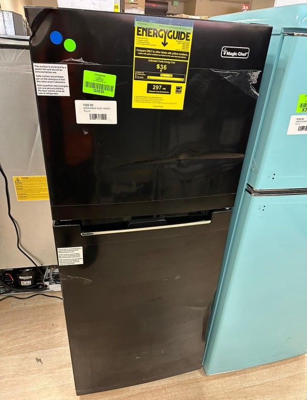 MAGIC CHEF HMDR1000BE 10.1 cu. ft. Top Freezer Refrigerator for Sale in