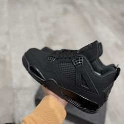 Jordan Retro 4’s Black cats 2025 Mens Size 7.5M/8M/8.5M/9M/9.5M/10M/10.5M/11M/12M