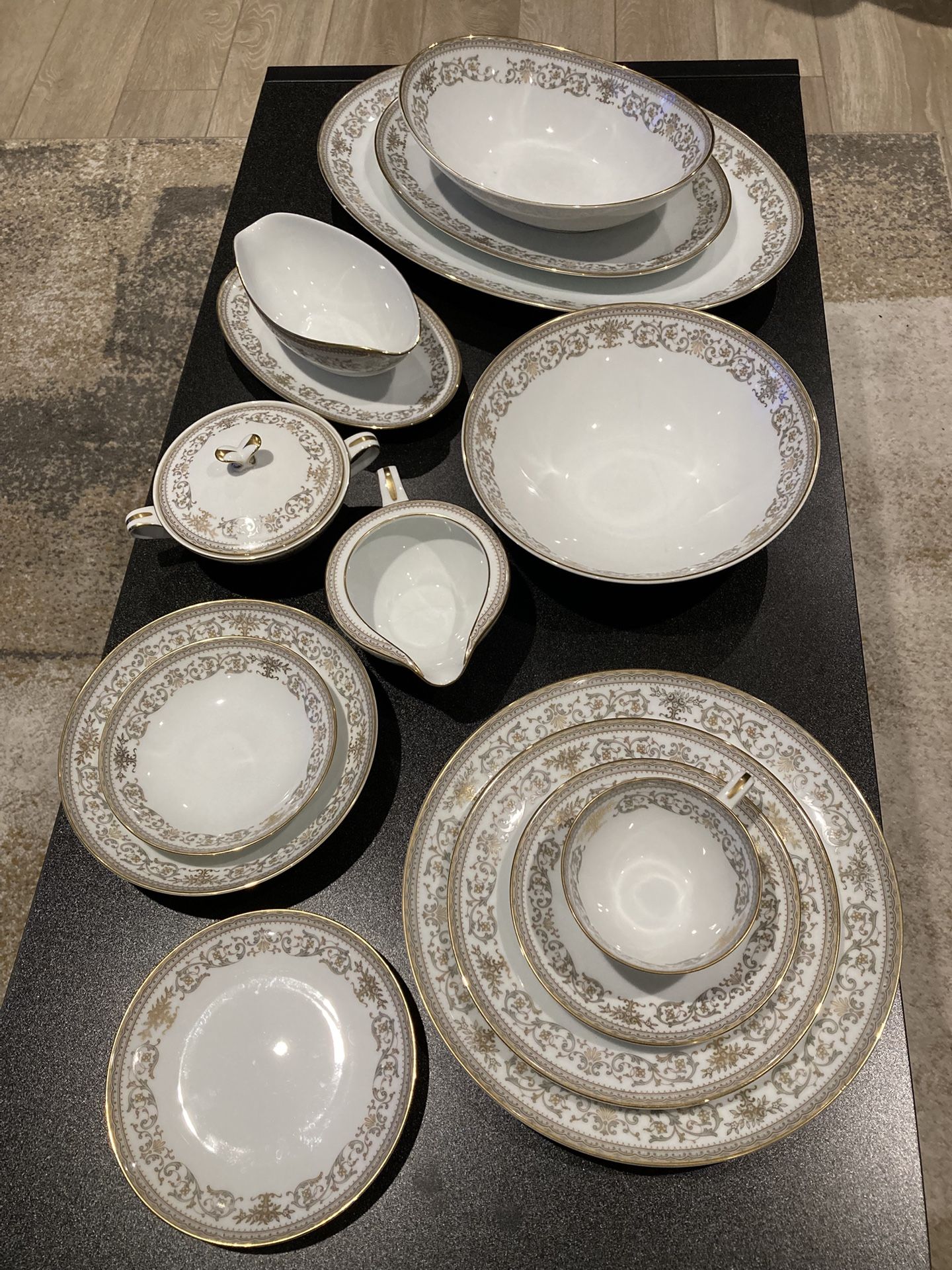 Noritake elegant dinner ware