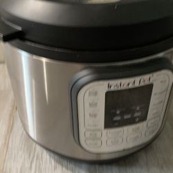InstaPot Duo Like New 