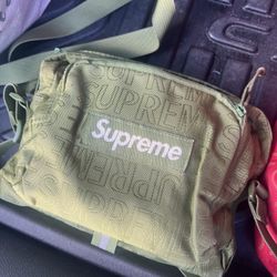 Supreme Shoulder Bag 