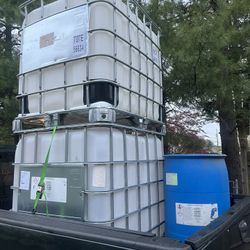 250 Gallon Tote Can Deliver🚛 For A Fee. Latex Residue. 