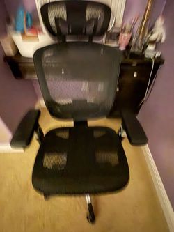 Black office chair