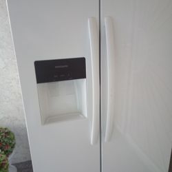 Like New Whirlpool Fridge 8/23 Side By Side W Ice Water