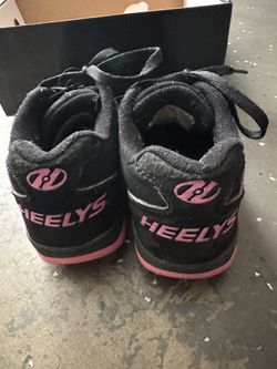 Black/Pink Heelys wheeled sneakers Youth Mids Size 2