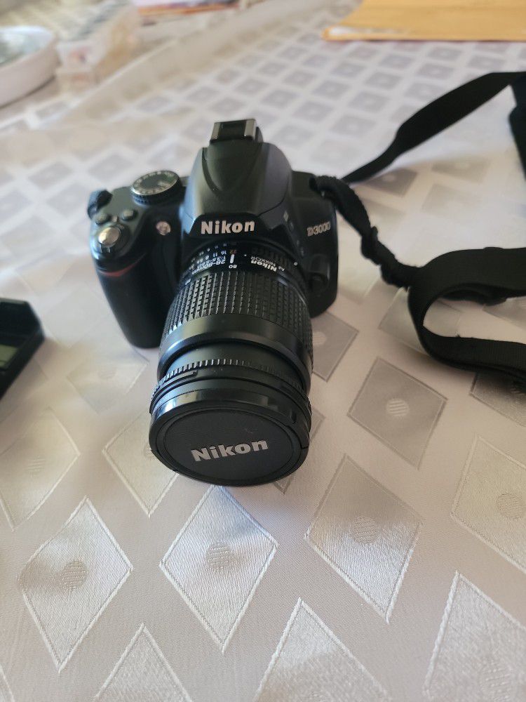Nikon D3000 10.2MP Digital SLR Camera.