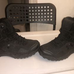 Under Armor Boots 7.5 Mens 