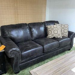 Sofas and Loveseats With İnterest Free Payment Options 