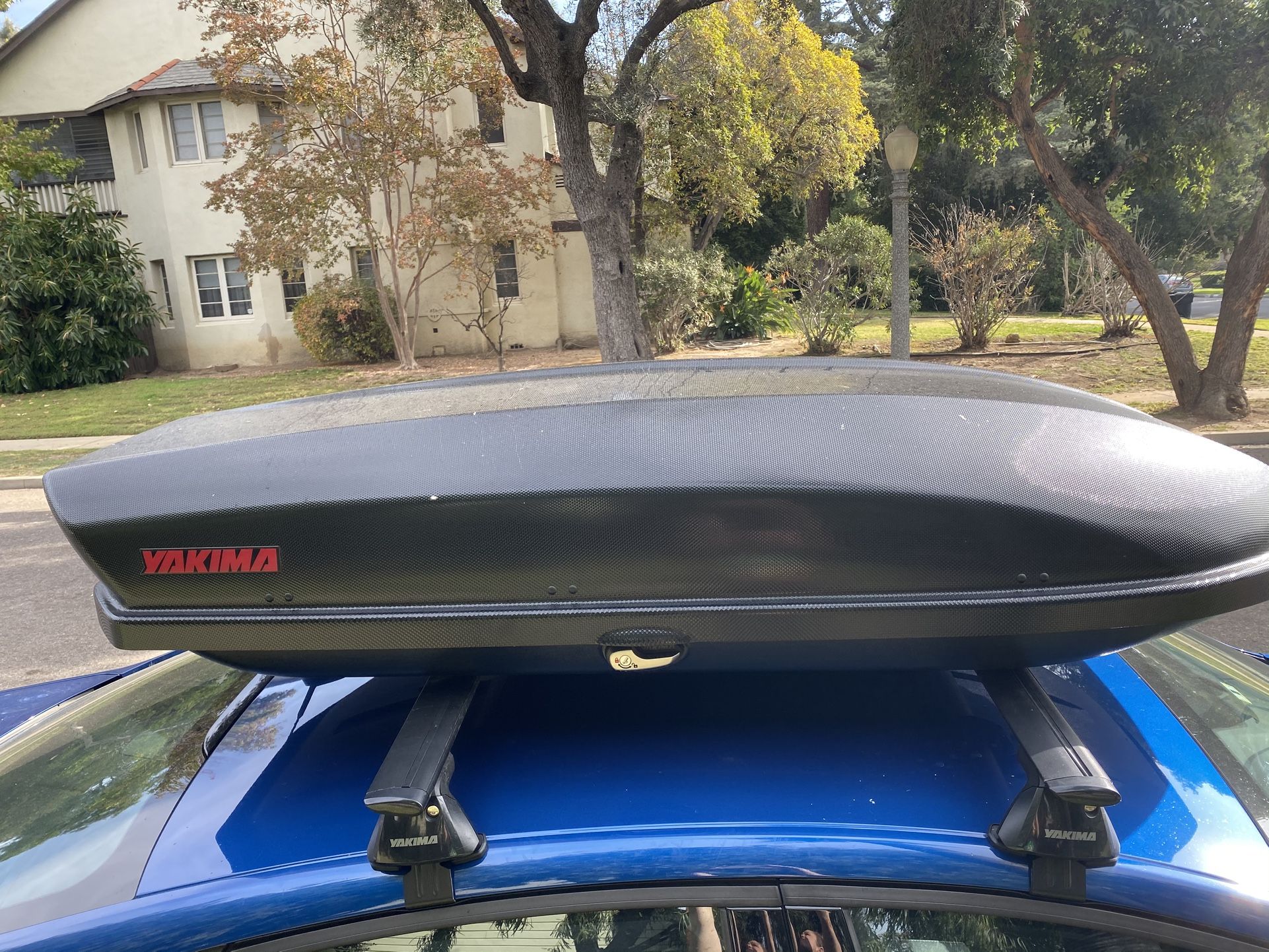 Yakima Skybox Car Top And Rails