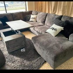 By Ashley/Oversized Sectional, Seccional, Couch/ Living Room/sofa/Delivery Available,  Financing 