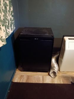 Uline Commercial Refrigerator
