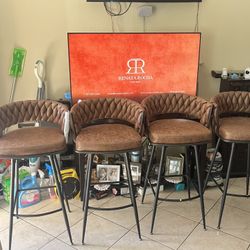 4 Bar Stools 