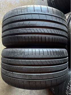 Pair of 285 30 22 Pirelli p zero tires