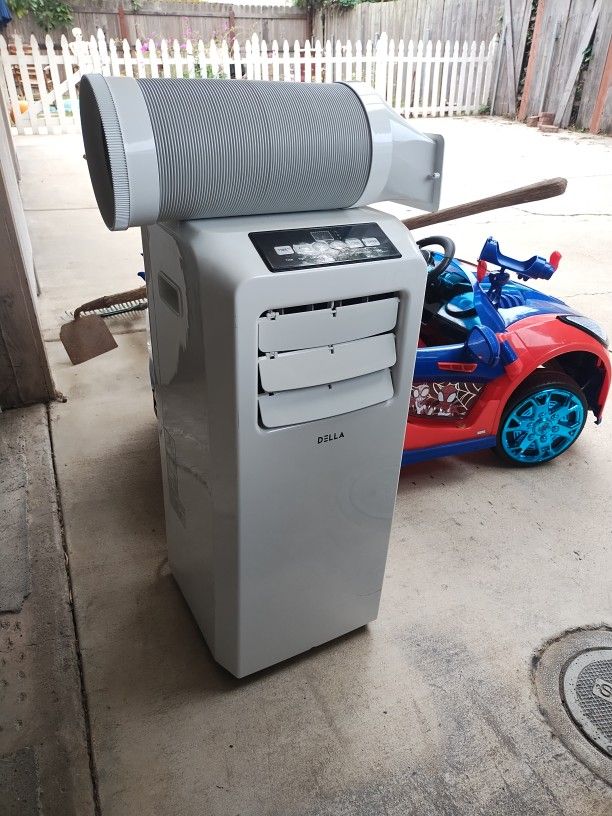 Della AC Unit