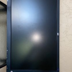 HP L2208w 20” Widescreen LCD Monitors