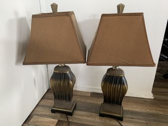 Perfect condition quality lamp set