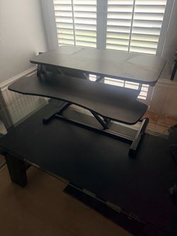 Standing Adjustable Desk(Easy adjustments)