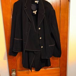 Size 20 (3) Piece Black/White Suit
