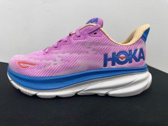 HOKA CLIFTON 9 PINK, BLUE AND YELLOW DETAILS ATHLETIC SHOES SIZE: 7 WOMENS