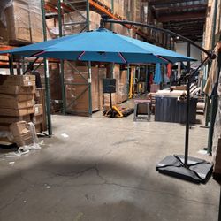 New 10’ Outdoor Patio Offset Cantilever Umbrella w/ Solar LED Light