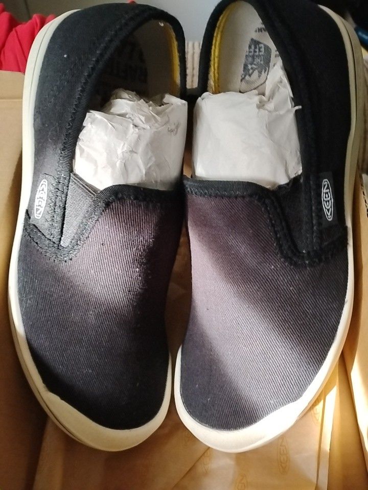 Keen Black Slipons Still In Box