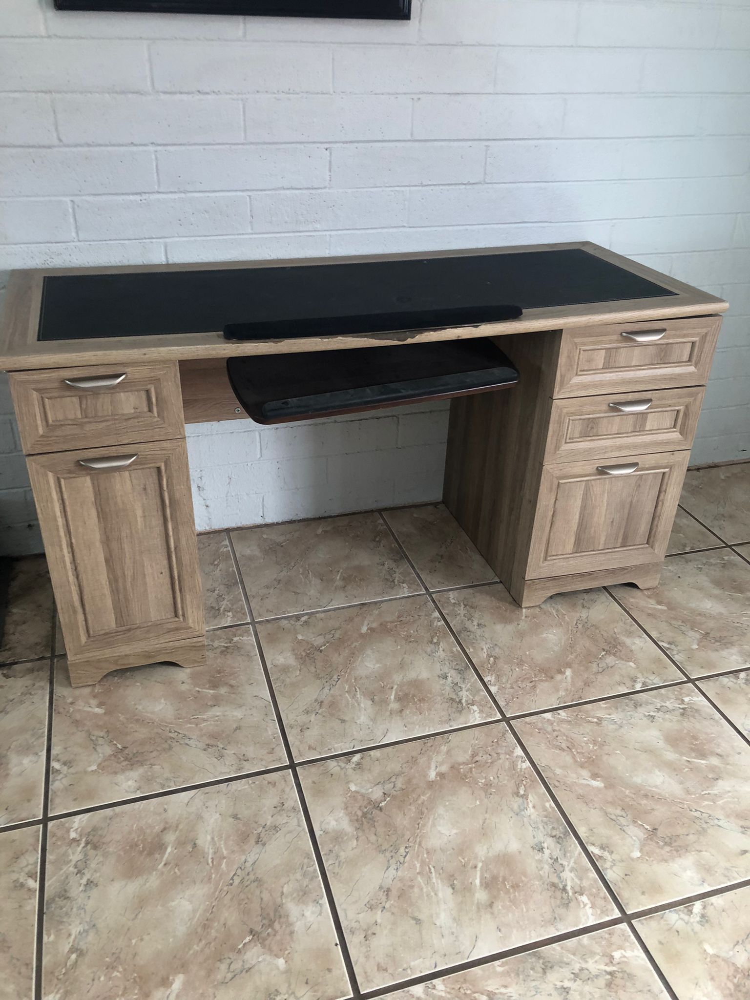 Adorable Large Desk With Keyboard Tray