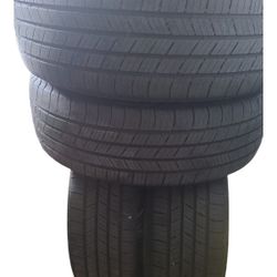 Michelin Defender Tires 195/60R15 88H