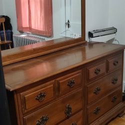 Dresser With Mirror 