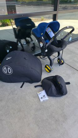 DOONA 2 in 1 car seat and stroller w accesories