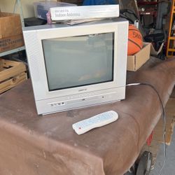 Advent TV Model 1418A w/antenna