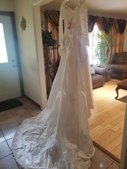 Ivory wedding dress... new
