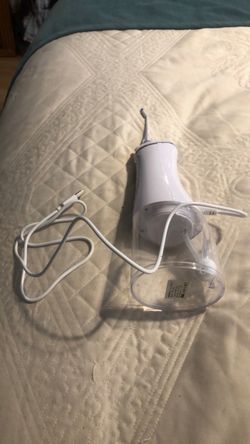 Electric Water Flosser with Reservoir