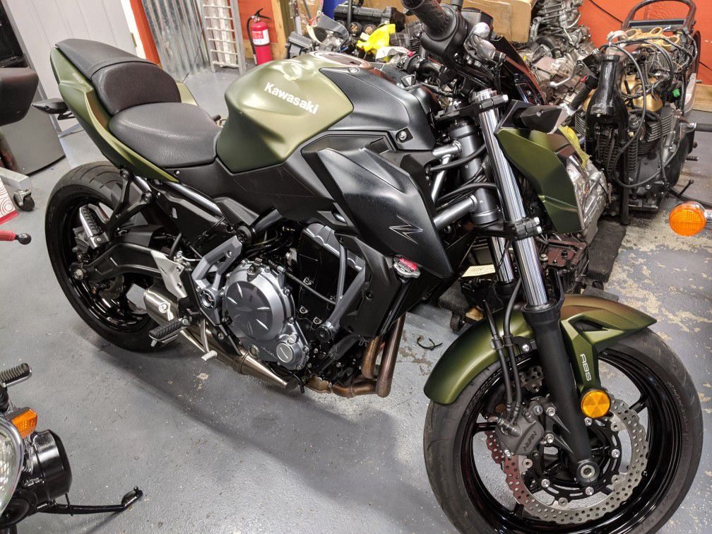 2018 Kawasaki ER650 motorcycle 2900 miles